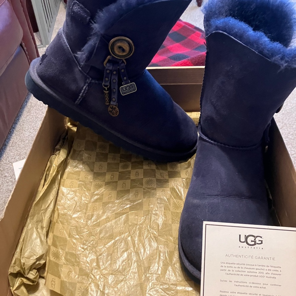 UGG boots, size 8, good used condition, with box